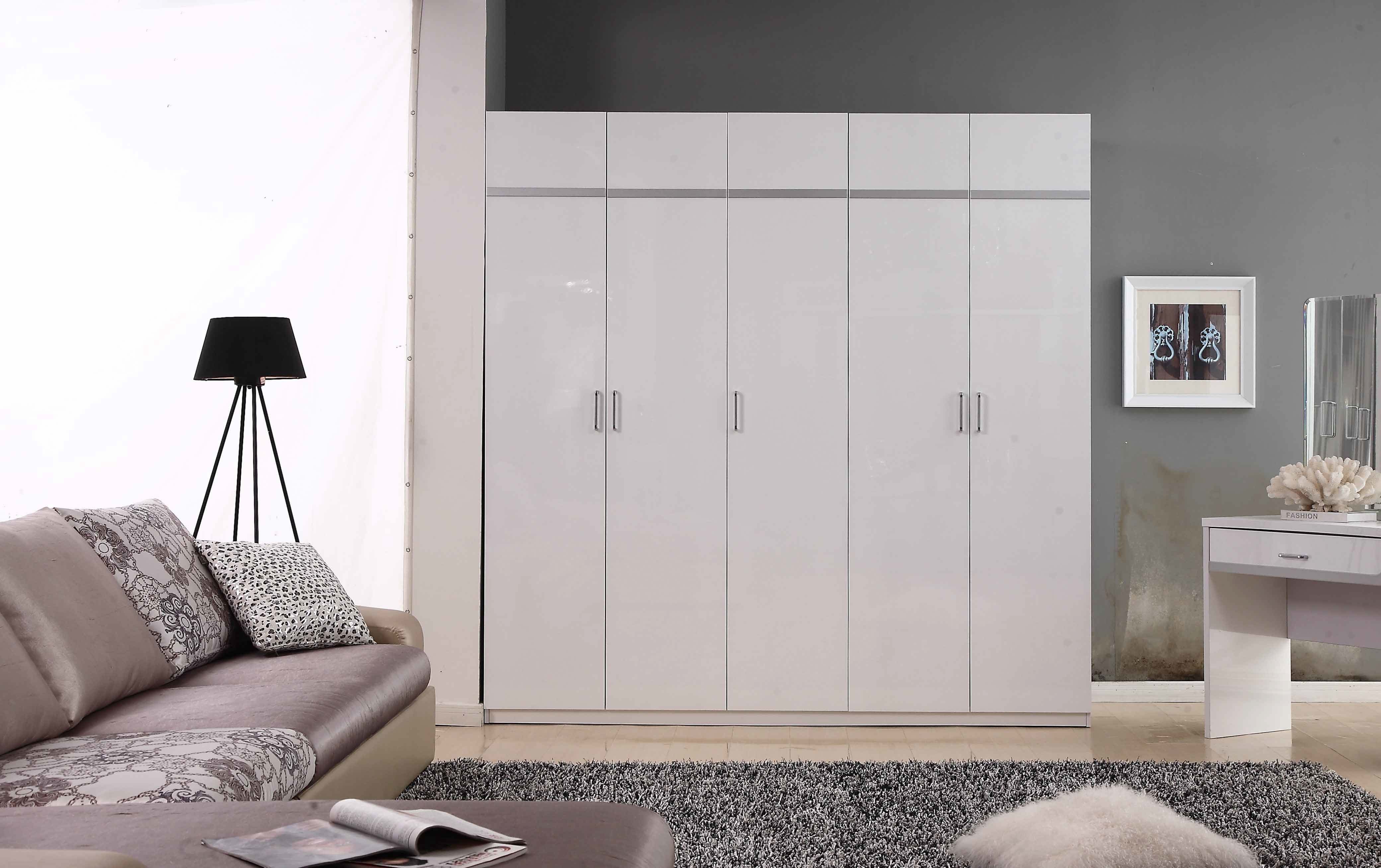 烤漆白色整体衣柜效果图 打造小户型的大视野